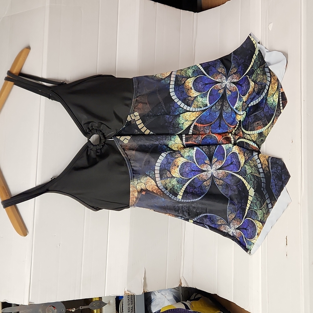 EUC Denater Women's sz L Swimsuit Top w/built-in padded bra & adjustable straps